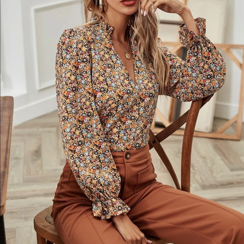 Notch Neck Puff Sleeve Ditsy Floral Blouse